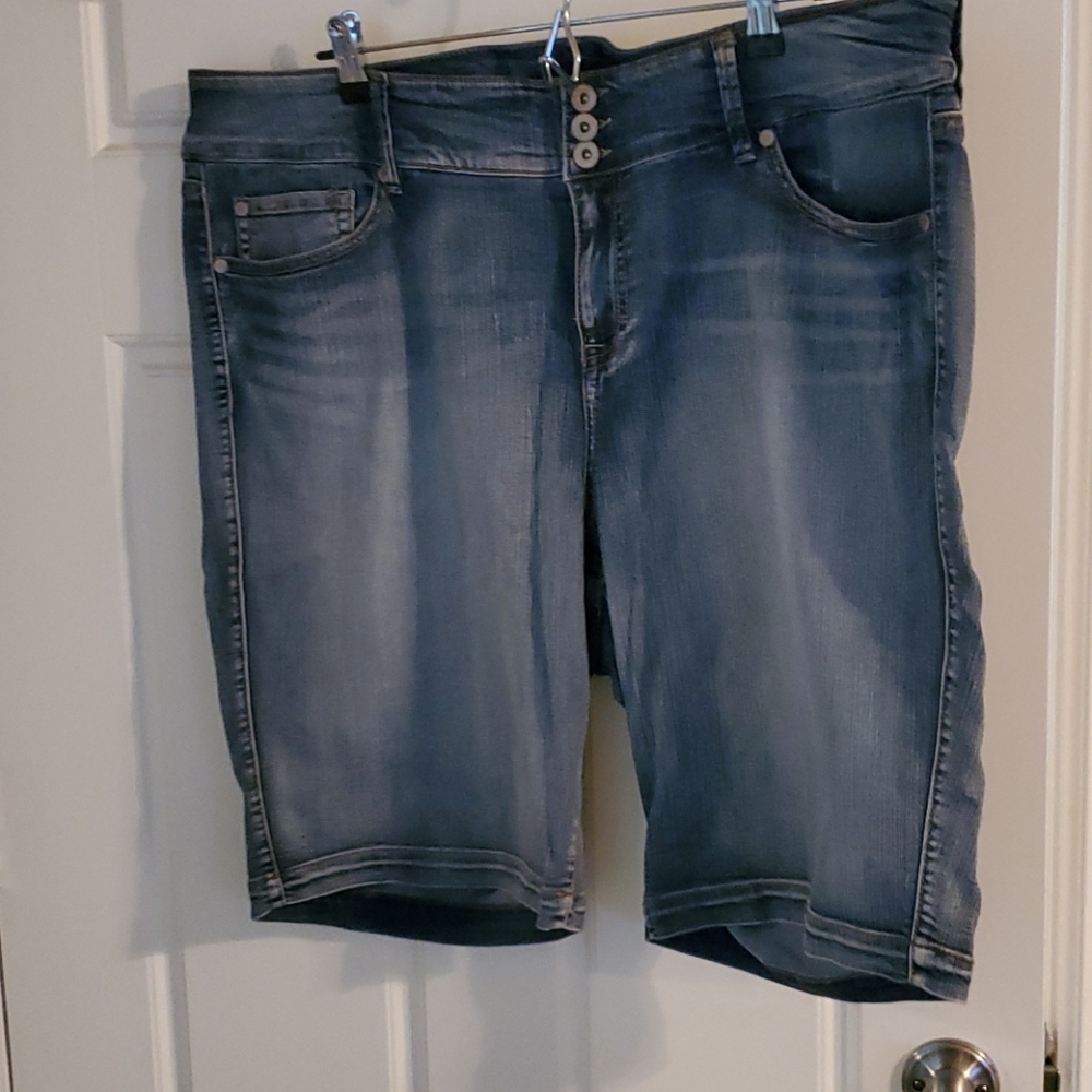 Torrid plus size 24 shorts